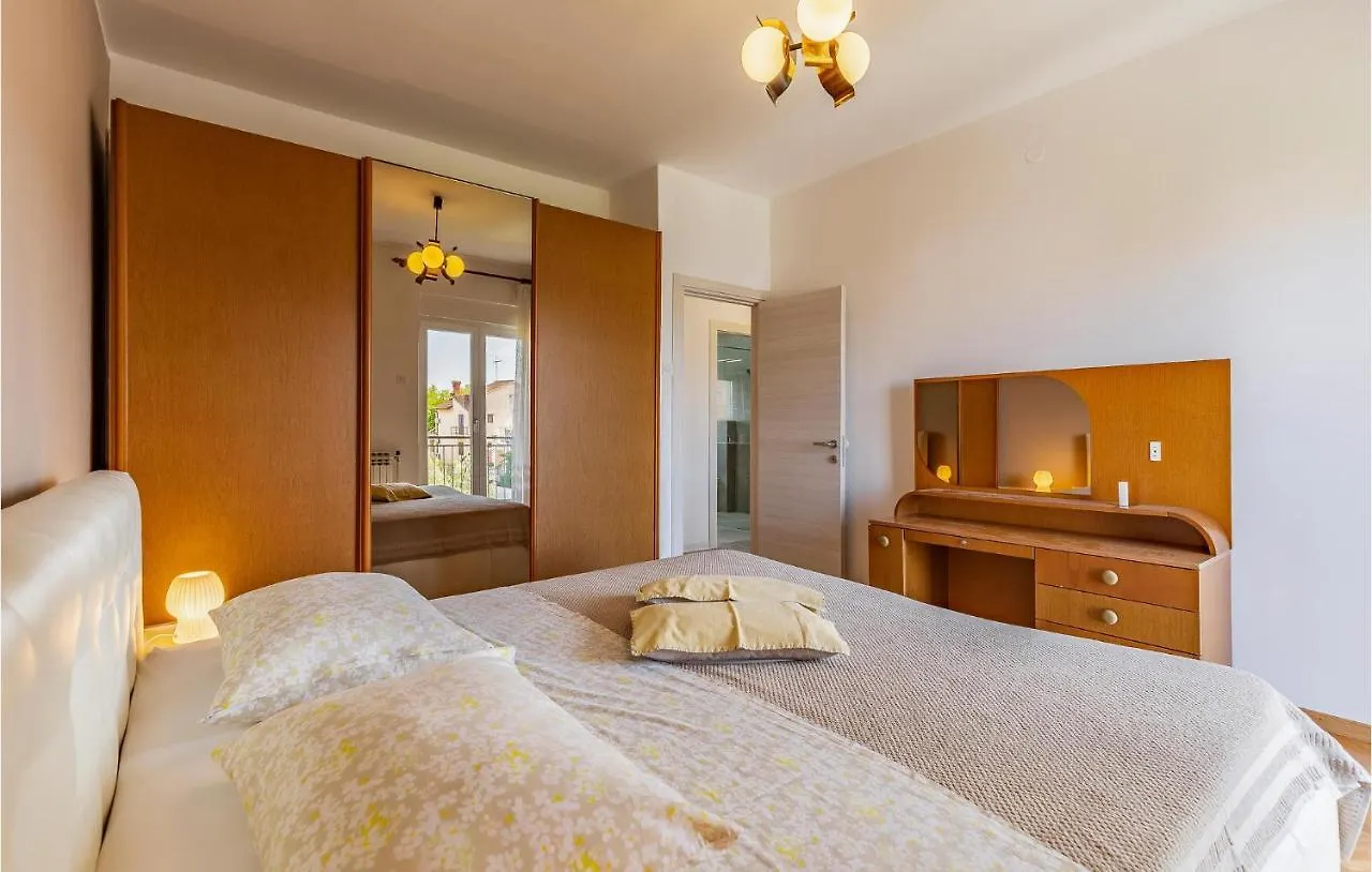 Nice Apartment In Medulin With Wifi 0*,